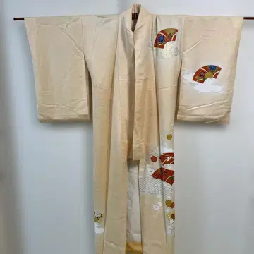오렌지색 순수 실크 기모노, 150cm 정도의 키에 적합