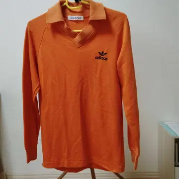 adidas 오렌지 V넥 긴팔 상의 데상트 사이즈 M