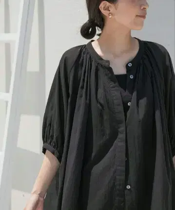 어반 리서치 도어스 코튼 보일 턱 개더 블라우스