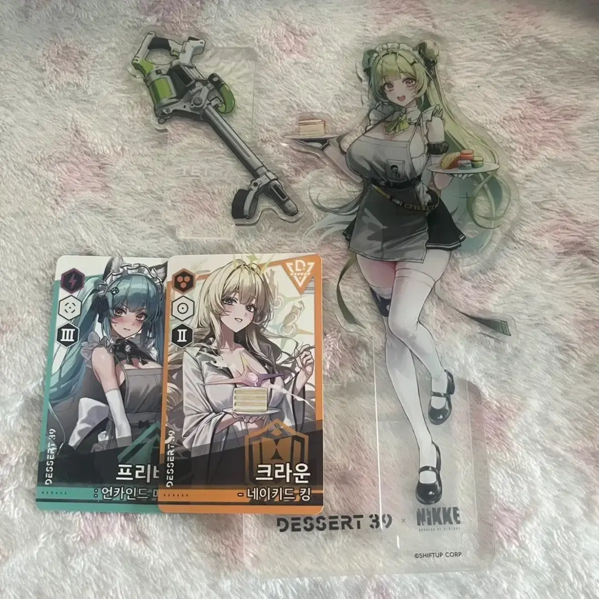 勝利の女神：NIKKE(ニケ) デザート 39 対応する D アクリル スタンド