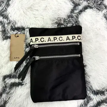 APC 아페쎄 넥 파우치 숄더백
