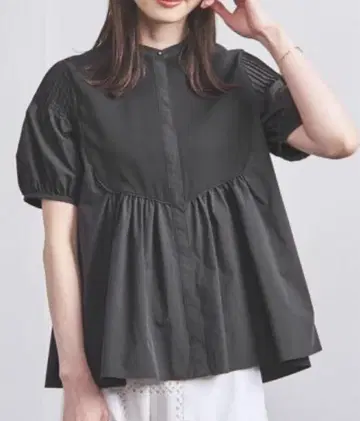 유나이티드 애로우즈 EMBOS 핀턱 숏 슬리브 블라우스 블랙