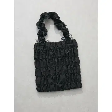 QUON 개더 퀼팅 리본 토트백