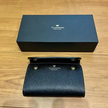 왕관 로고 와일드 스완스 번 엠보싱 새들 블랙