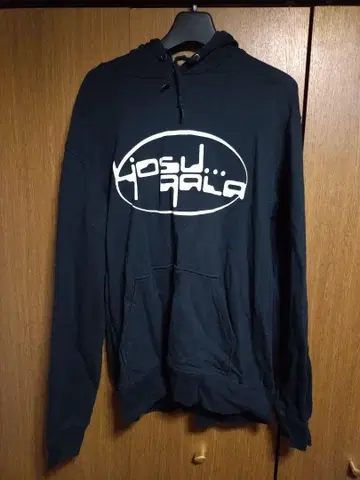 yosugala 블랙 후드 부착 후드티