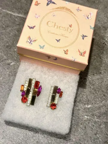 Chesty 멀티 컬러 크리스탈 귀걸이