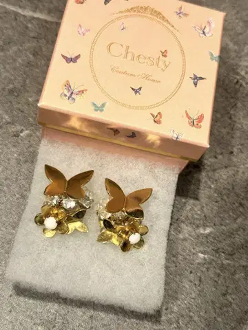 Chesty 나비 디자인 귀걸이