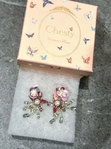 Chesty 꽃 모티브 귀걸이