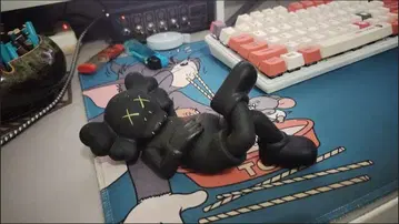 릴랙스 피규어 블랙 눈에 X마크
