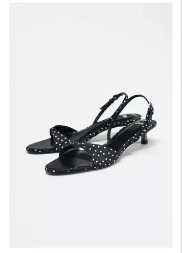 ZARA 도트 프린트 하이힐