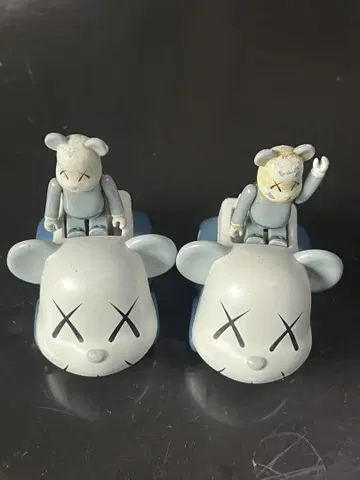 KAWS x OriginalFake 베어브릭 쵸로Q 2개