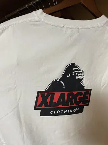 XLARGE 고릴라 로고 티셔츠 화이트