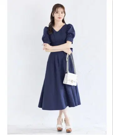 토코 클로젯 포켓 부착 백리본 허리 턱 원피스 네이비
