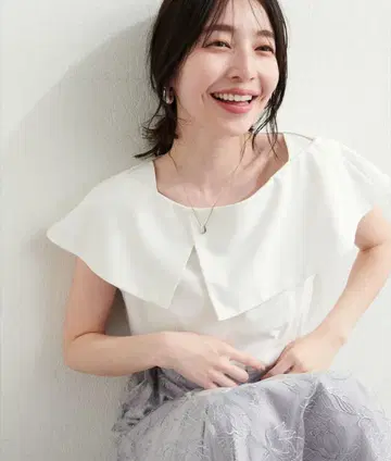 내추럴 꾸뛰르 언밸런스 컬러 오프숄더 블라우스