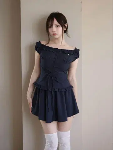 andmary Matilda frill set up