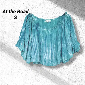 At the Road 타이다이풍 플레어 슬리브 상의 S 사이즈