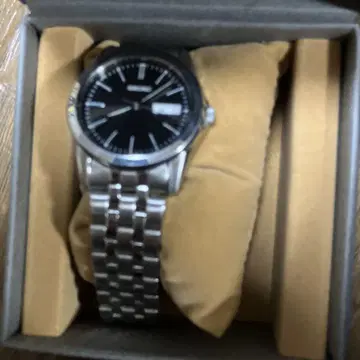 SEIKO 블랙 다이얼 시계