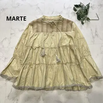 새상품급 MARTE 티어드 풀오버 블라우스 자수 리본