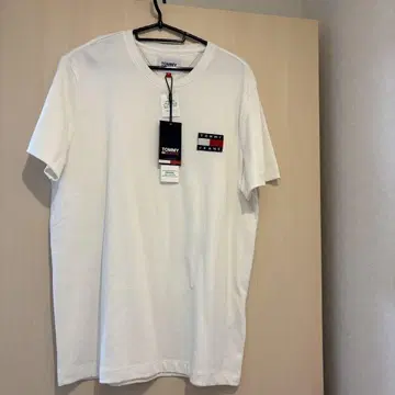 Tommy JEANS 화이트 티셔츠 (M)
