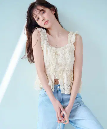 COCODEAL 프릴 캐미 페플럼 블라우스 아이보리