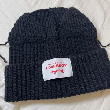 LOVERBOY 블랙 비니