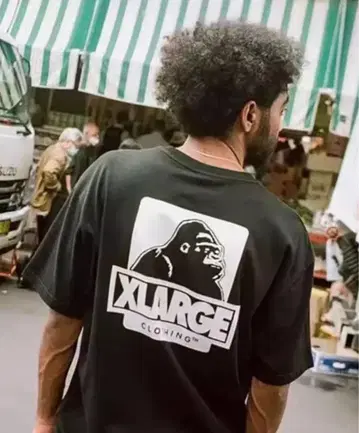 XLARGE 고릴라 프린트 티셔츠 블랙