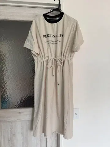 PERSONALITY 프린트 반팔 원피스 베이지 링거 T 로고 원피스