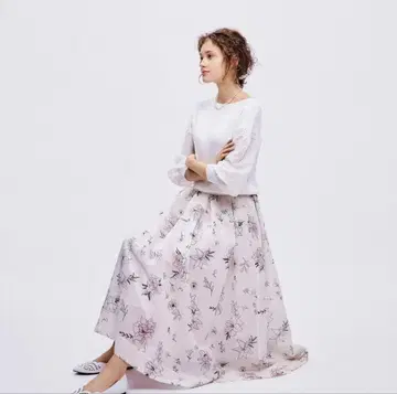 스트로베리 필드 플라워 프린트 플레어 스커트