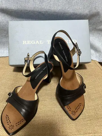 REGAL 리갈 블랙 가죽 샌들 중간 힐