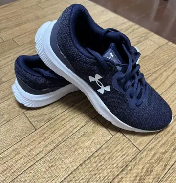 UNDER ARMOR 러닝화