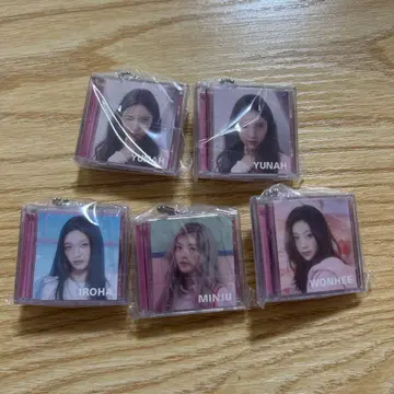 ILLIT 미니 CD 컬렉션 가챠가챠 유나 민주 이로하 원희