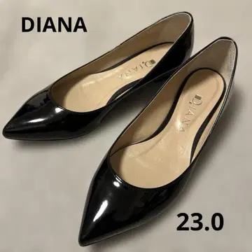 [ DIANA ] 블랙 에나멜 스틸레토 로우힐 펌프스