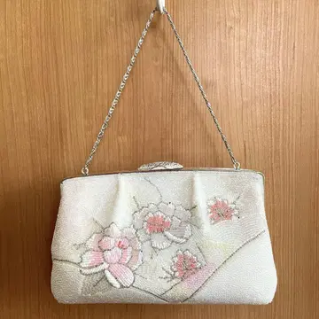 꽃무늬 비즈 장식 클러치백