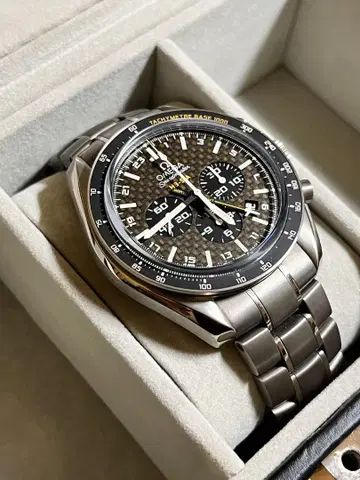 OMEGA SPEEDMASTER 기념 모델 CO-AXIAL 티타늄 제