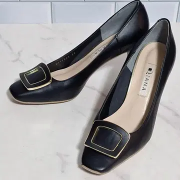 [ 새상품급 ] 다이애나 펌프스 스퀘어토 가죽 블랙 버클 22cm