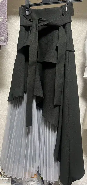 아시메 티어드 플리츠 스커트