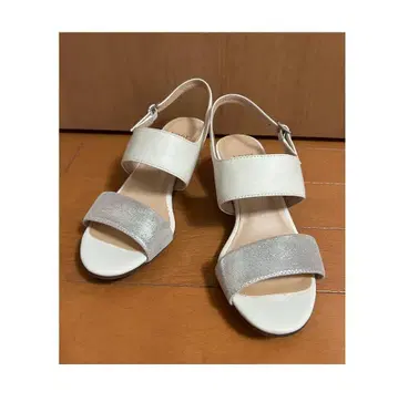 새상품 LODI 펌프스 22.5cm