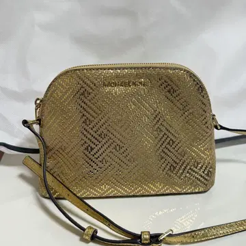 MICHAEL KORS 골드 숄더백