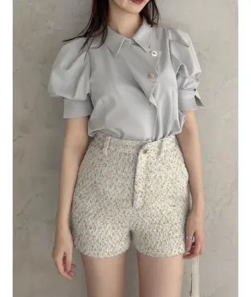 멀티 버튼 디자인 블라우스