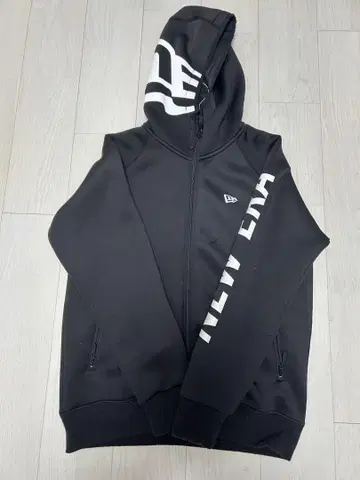 NEW ERA 블랙 후드티