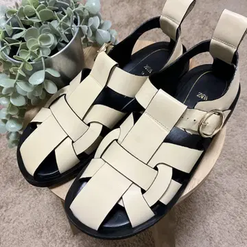 ZARA 구르카 샌들 25.5cm