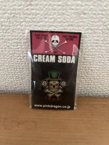 CREAM SODA 핀 배지 스컬 디자인