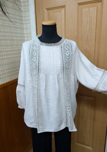 [새상품] 사다리 레이스 튜닉 블라우스 (LL) 베이지