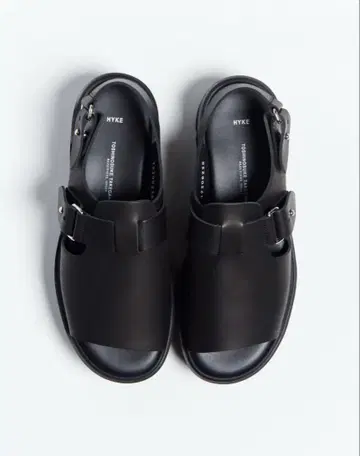 [미사용 새상품] HYKE x BEAUTIFUL SHOES 샌들 24.5