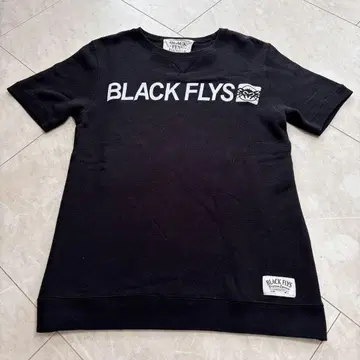 새상품급 BLACK FLYS 블랙 플라이 티셔츠 S
