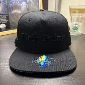 TWNTY TWO MOOD SWINGS SNAPBACK CAP (BLK)