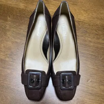 브라운 가죽 신발