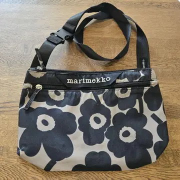 [미사용 새상품] 마리메꼬 Neat Crossbody Unikko S 백