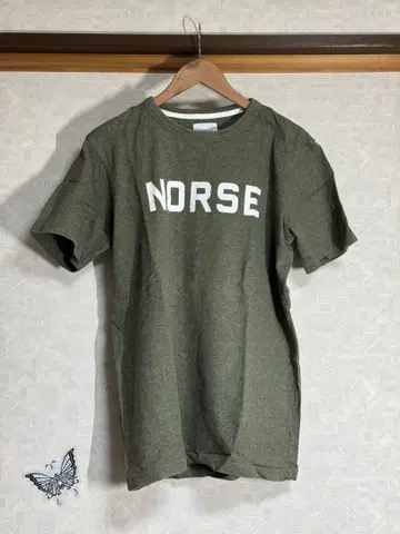 Norse Project 프린트 티셔츠 올리브 그린