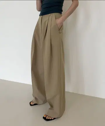 로우라이즈 투 턱 와이드 슬랙스
